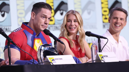 John Cena rechaza amablemente a un fan que intenta cantarle en un encuentro hilarantemente incómodo [VIDEO]