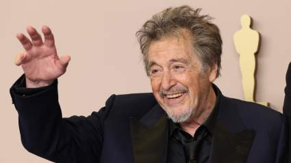 Al Pacino hace una rara aparición en la alfombra roja con tres de sus hijos.