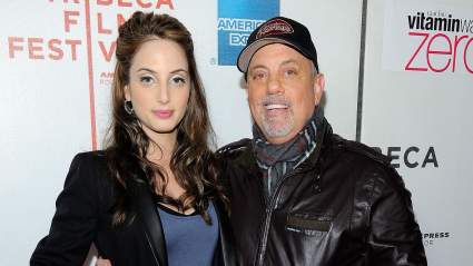 La hija de Billy Joel comparte una alentadora actualización sobre su salud tras el diagnóstico de trastorno cerebral del cantante.