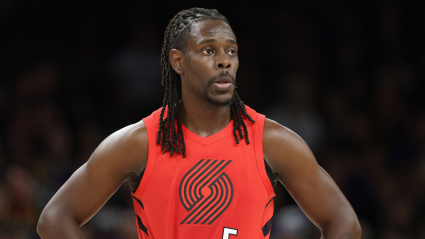 Jrue Holiday se exime de responsabilidad por la lesión sufrida con Victor Wembanyama.