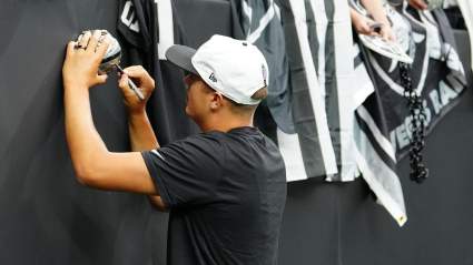 El mariscal de campo de los Raiders enfrenta un futuro sombrío tras revisar las noticias antes del Draft.