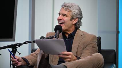 Andy Cohen da pistas sobre el futuro de 'Summer House' mientras Amanda Batula y West Wilson salen juntos.