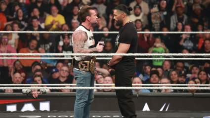CM Punk insultó a un fan de Roman Reigns que lo abucheaba en WWE Raw.