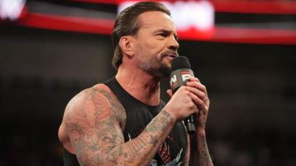 CM Punk exige precios más bajos para WrestleMania en un discurso explosivo.