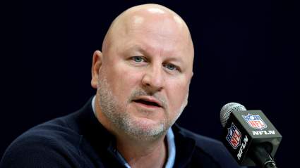 Los Chargers son identificados como un posible pretendiente en un escenario de intercambio caótico antes del Draft de la NFL.