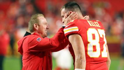 Los Chiefs anuncian un importante reconocimiento al Salón de la Fama para el coordinador defensivo Steve Spagnuolo.