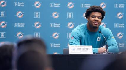 Instan a los Ravens a realizar un intercambio con los Dolphins que involucre a un ex jugador seleccionado en la primera ronda del draft.