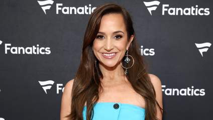 Dianna Russini recibe información actualizada en medio de la investigación sobre las fotos con el entrenador en jefe de los Patriots, Mike Vrabel.