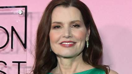 Geena Davis, de 70 años, luce espectacular con un vestido verde ajustado: FOTOS