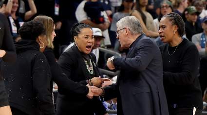 Geno Auriemma, entrenador de UConn, bajo fuego por su "grosero" enfrentamiento con Dawn Staley.