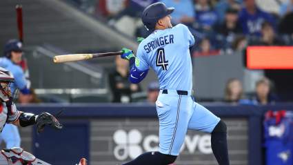 Los Toronto Blue Jays anuncian la llegada de George Springer antes del partido contra los Red Sox.