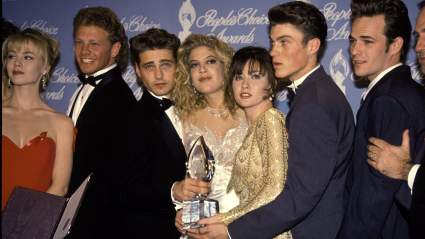 La actriz de 'Beverly Hills, 90210' habla abiertamente sobre el 'papel muy difícil' que ha tenido en la serie.