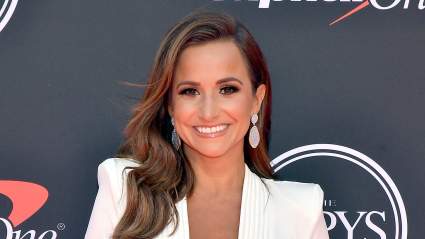 Los antiguos comentarios de Dianna Russini sobre el entrenador en jefe de los Patriots, Mike Vrabel, resurgen tras la aparición de fotografías.