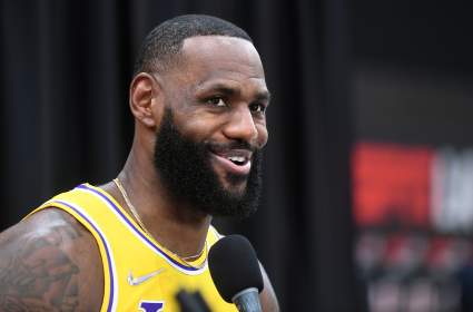 LeBron James menciona a NASCAR como la razón principal por la que los Grizzlies deberían mudarse a Nashville.