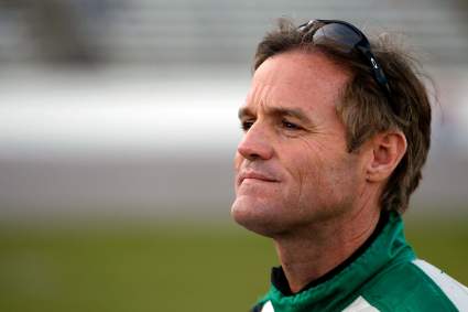 NASCAR: Kenny Wallace rechaza el bombo publicitario de la IA y lo califica como una estrategia comercial.