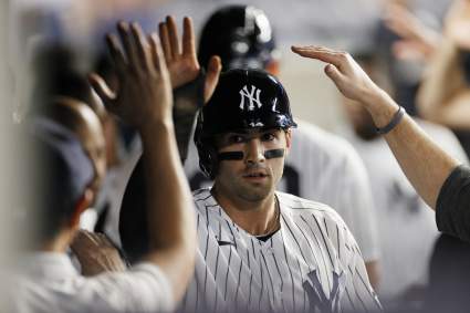 Jugador de los Yankees de Nueva York con cinco años de servicio es liberado por los Rangers de Texas.