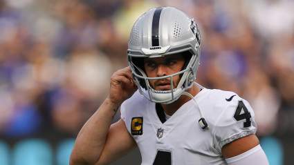 Derek Carr tiene una opinión firme sobre quién debería ser el mariscal de campo titular de los Raiders.