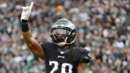 El defensor de los Eagles, campeón del Super Bowl, regresa a los Lions.