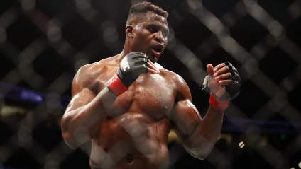 Francis Ngannou sigue interesado en la superpelea de Jon Jones.