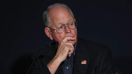 Cambio en la dirección de NASCAR: Jim France renuncia como CEO en un giro importante.