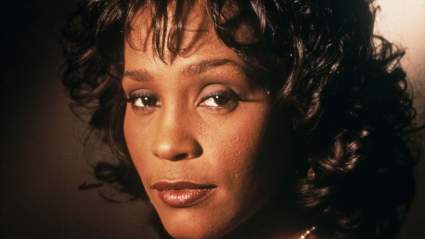 Whitney Houston acaba de hacer historia, algo que ningún otro artista de los 90 había logrado.