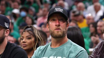 Dave Portnoy arremete contra los dueños de los Red Sox y critica duramente a John Henry en un discurso que se ha vuelto viral.
