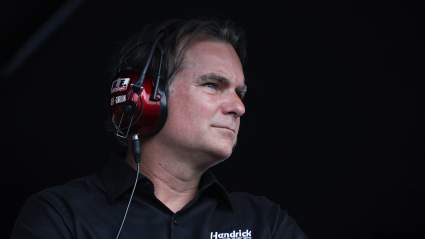 La leyenda de NASCAR, Jeff Gordon, regresa a las carreras y se enfrenta a Bill Elliott en IROC.