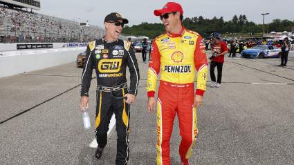Kevin Harvick analiza las dificultades de Joey Logano a medida que se acerca el formato de la Chase de NASCAR.