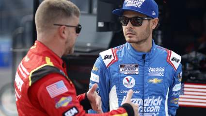Kyle Larson, campeón de la Cup Series, denuncia la falta de respeto hacia los pilotos de NASCAR.