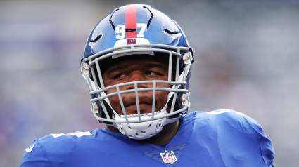 Los Texans consiguen a Dexter Lawrence de los Giants en medio de una disputa contractual.