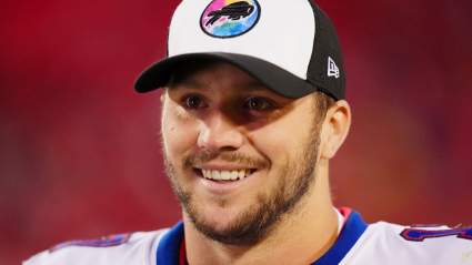 Los Bills envían un contundente mensaje a Josh Allen tras el anuncio de su embarazo.