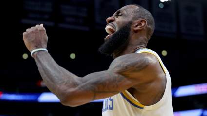 LeBron James rompe tres récords de la NBA en los playoffs tras la victoria de los Lakers en el segundo partido contra los Rockets.