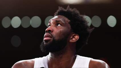 El entrenador de Joel Embiid aclara la sorprendente actualización sobre su lesión.