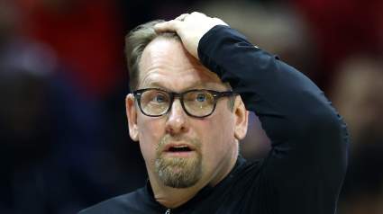 Nick Nurse recibe una advertencia después de que los Celtics dominaran a los 76ers en el cuarto partido.