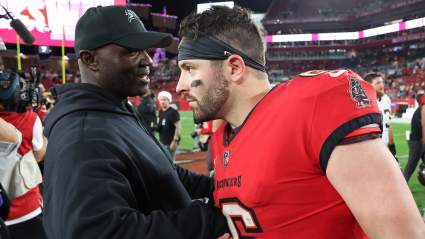 El entrenador de los Buccaneers, Todd Bowles, respalda al mariscal de campo Baker Mayfield tras la polémica de la pretemporada.