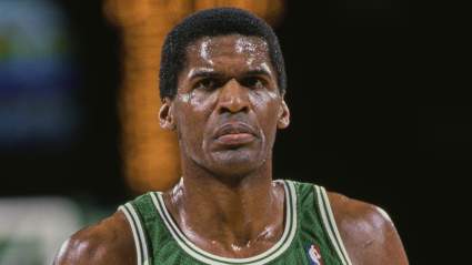 Robert Parish coloca a Nikola Jokic en la tabla histórica de Larry Bird.