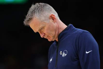 Los Golden State Warriors anuncian que un jugador clave probablemente se perderá el partido contra los Lakers.