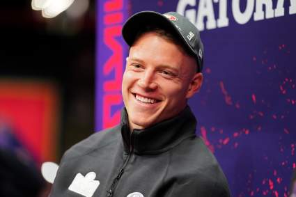 El entrenamiento viral de Christian McCaffrey genera comparaciones con Call of Duty.