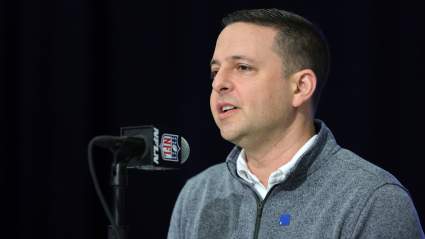 Los Patriots sorprenden con una selección de receptor abierto en el segundo día del último simulacro de draft.