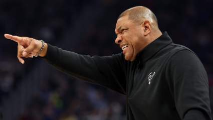 El principal candidato a entrenador de los Bucks emerge mientras Doc Rivers enfrenta un futuro incierto.