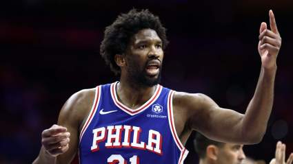 Joel Embiid revela su situación contra los Pistons tras un acalorado discurso.