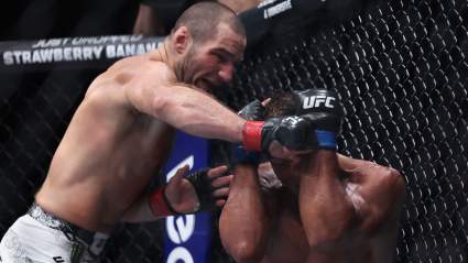 Sean Strickland envía un mensaje a Khamzat Chimaev antes de la pelea por el título de UFC 328.