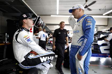 Problemas en el NASCAR Kansas Speedway: Jesse Love admite el costoso accidente de su compañero de equipo.