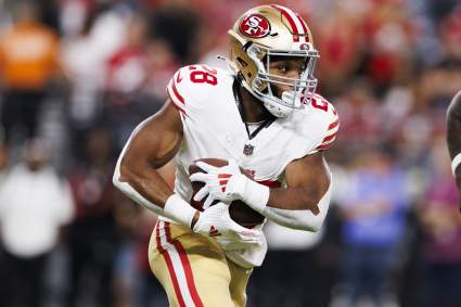 El último fichaje de agente libre de los 49ers podría costarle el puesto al abridor.