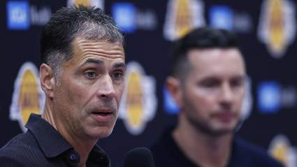 Los Lakers rescinden el contrato con el ex base elegido en la primera ronda del draft antes de los playoffs.