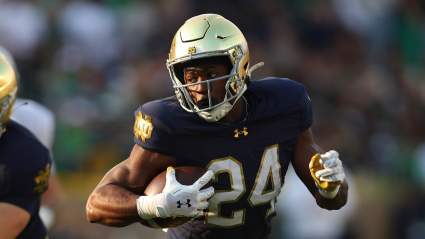 Los Seahawks reciben presiones para que busquen un corredor veterano a pesar de haber seleccionado a Jadarian Price en el draft.