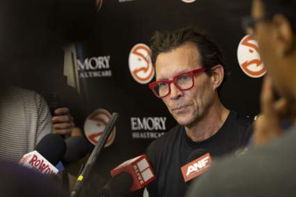 Los Atlanta Hawks anuncian el fichaje de un jugador con ocho años de experiencia en la NBA antes del partido contra los Knicks.