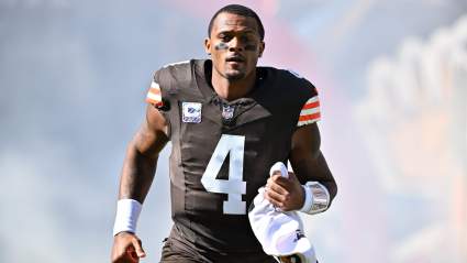 Jon Gruden envía un mensaje severo al mariscal de campo de los Browns, Deshaun Watson.