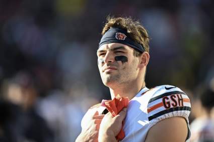 Los rumores sobre el posible traspaso de Cole Kmet se disparan antes del Draft de la NFL de 2026 con una audaz predicción.