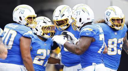 Dos exjugadores de los Chargers figuran entre los peores fichajes de agentes libres de 2026.